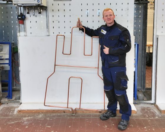 Bauhof West: Jacob Micklitza hier mit seinem Wettbewerbsstück nahm an den Sächsischen Handwerkermeisterschaften 2025 teil