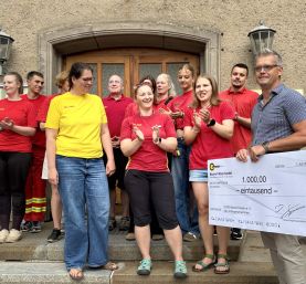 Bauhof West Dresden Spendenscheckübergabe an DLRG Dresden, Abt. Anfängerschwimmen